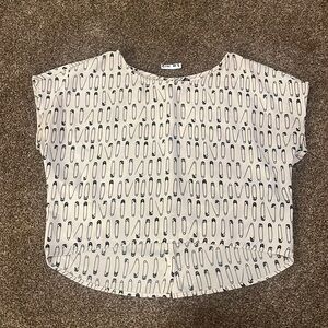 2/$20 Size 6. Buttons up back